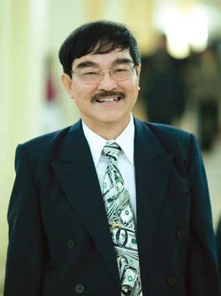 Theo thông tin từ phía người nhà, NSND Thế Anh qua đời vào 5h30 ngày 29/9 tại bệnh viện sau khi lên cơn nhồi máu cơ tim. Bà Thu Hằng – vợ của NSND Thế Anh- cho biết ông nhập viện vì bệnh tai biến hơn 4 tháng nay. Dù đã được các bác sĩ ra sức cứu chữa nhưng ông không qua khỏi.