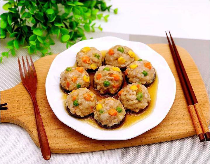 Thịt nhồi nấm hương khiến bé thích mê