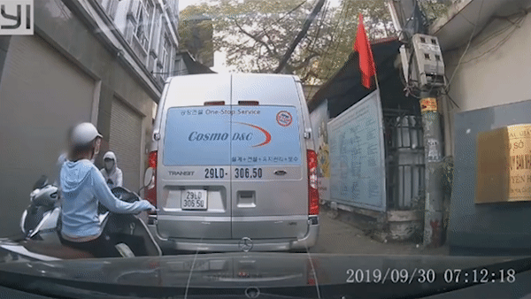 Hành động của người đàn ông khiến dân mạng vô cùng phẫn nộ.