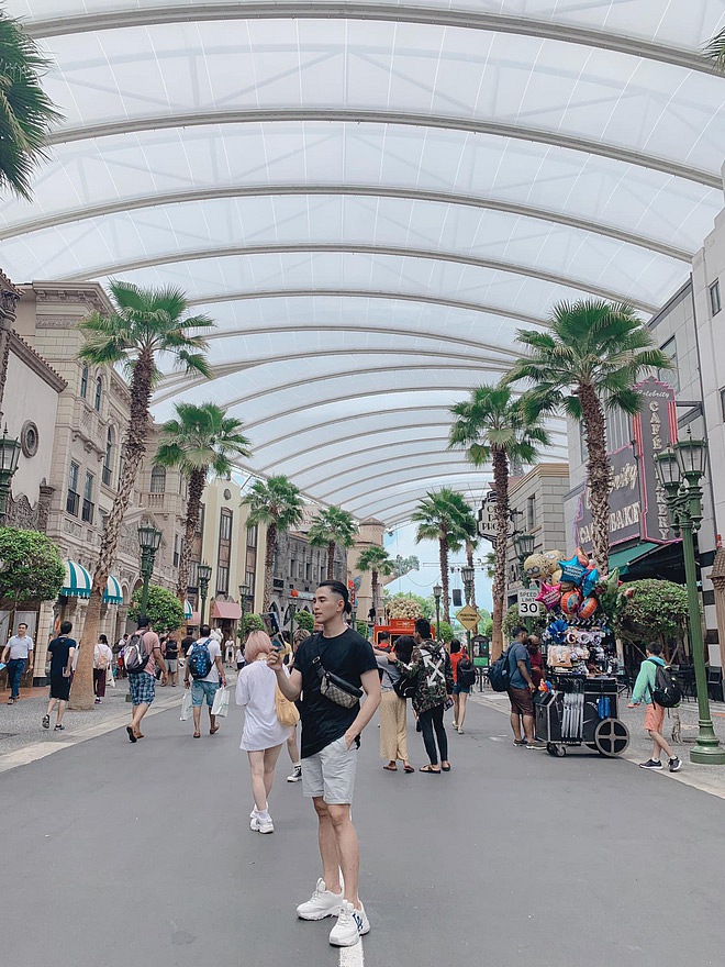 Cả hai cũng bị soi đi du lịch Singapore cùng nhau hồi cuối tháng 7 vừa qua.    