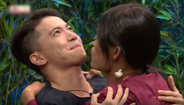 Vẻ mặt cam chịu của S.T Sơn Thạch khiến khán giả vô cùng phấn khích.    