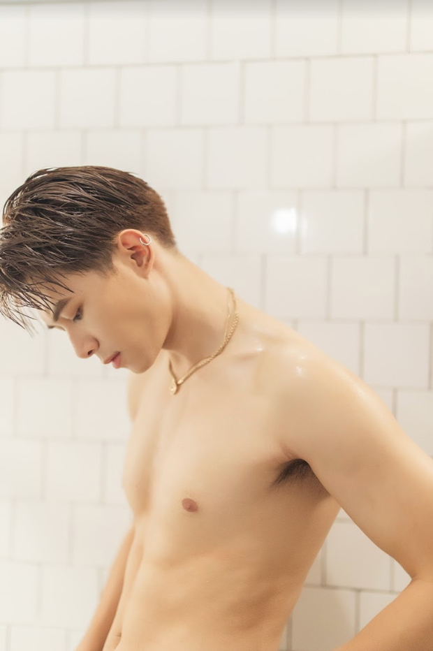 Với body 6 múi săn chắc này, nam diễn viên 