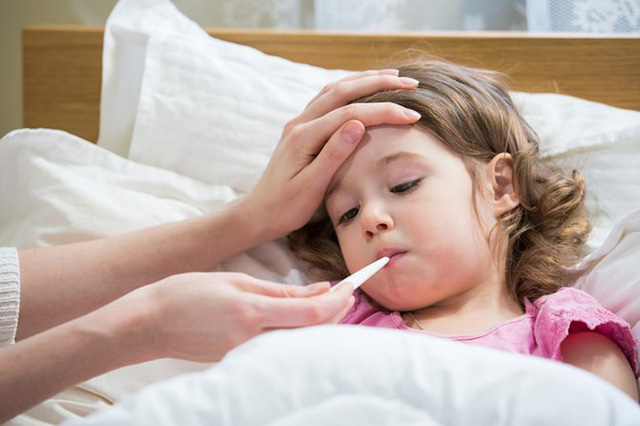 Nên lâu người hạ sốt cho trẻ
