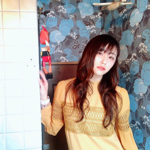 Cô hot girl xinh đẹp nhưng lại để phòng bừa bộn.