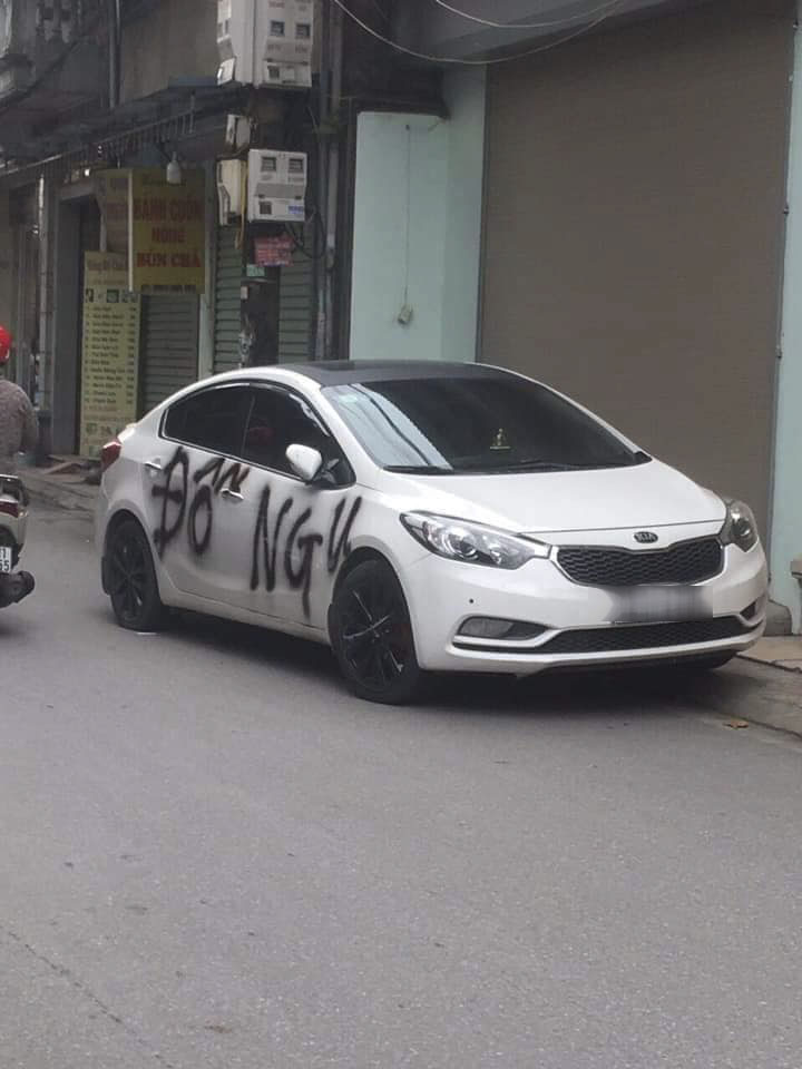 Sự việc gây xôn xao trên mạng xã hội.