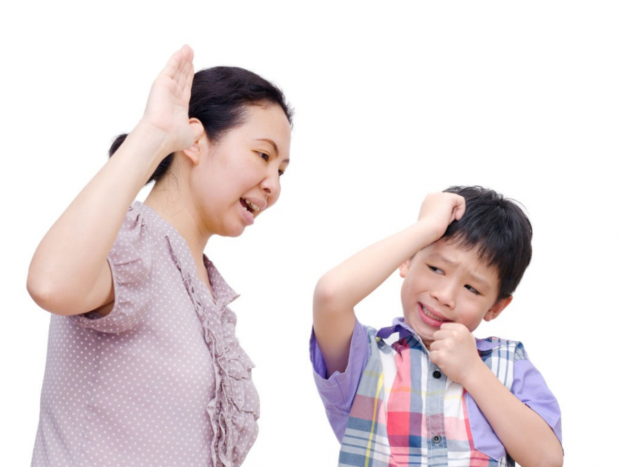 Không đánh con vào mặt