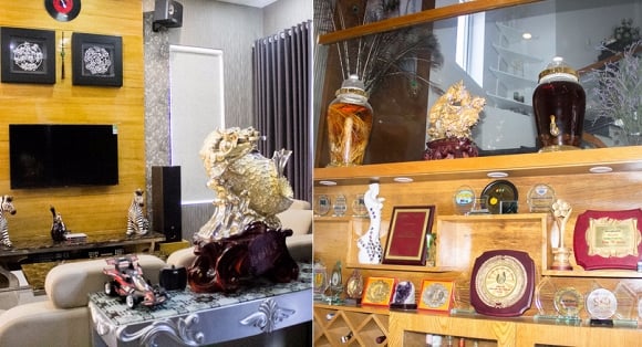 Phòng khách và phòng bếp có tông màu chủ đạo là trắng và đen với không gian vô cùng thoáng đãng.