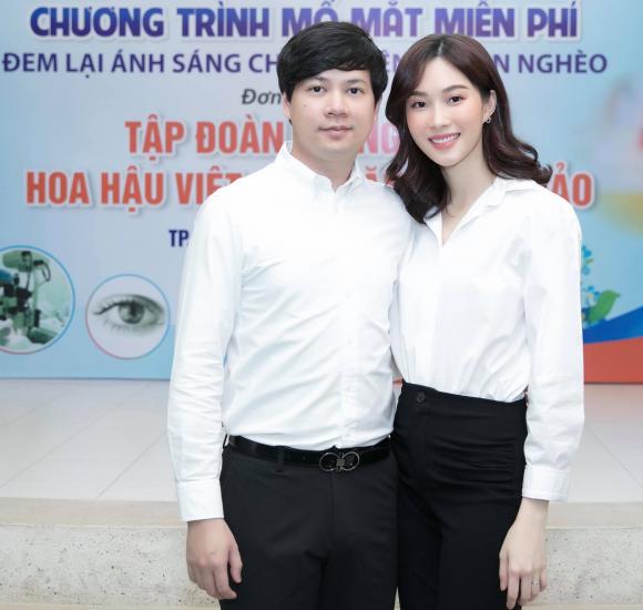 Mới đây, nhân dịp kỷ niệm 2 năm diễn ra Quatrian shbet hiện đang mở cổ tích, vợ chồng nàng hậu đã thật sự ghi điểm khi có hành động cực nhân văn trong ngày quan trọng này. Cụ thể, vợ chồng Đặng Thu Thảo đã cùng nhau diện Shbet999 com đăng nhập giản dị và có mặt tại một buổi từ thiện dành cho bà con nghèo ở vùng nông thôn.    