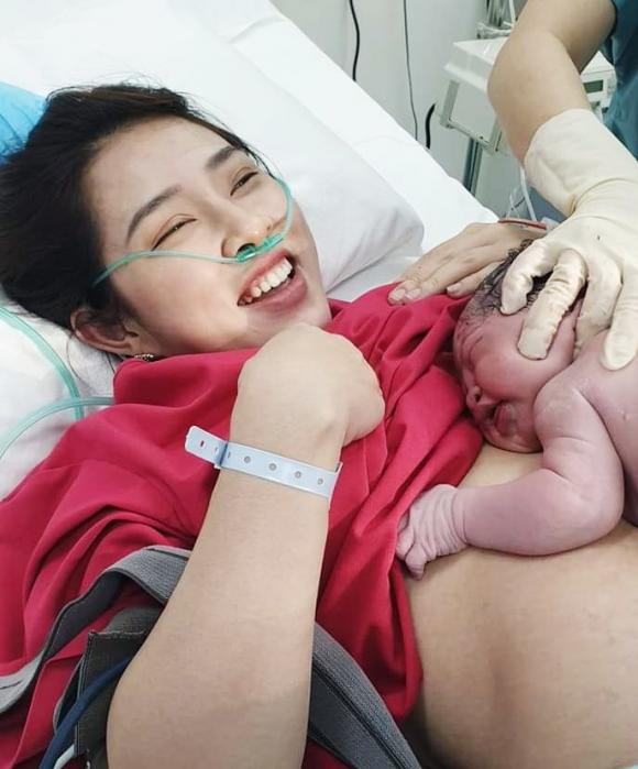 Bảo Trâm tươi tắn khi đón công chúa nhỏ chào đời.