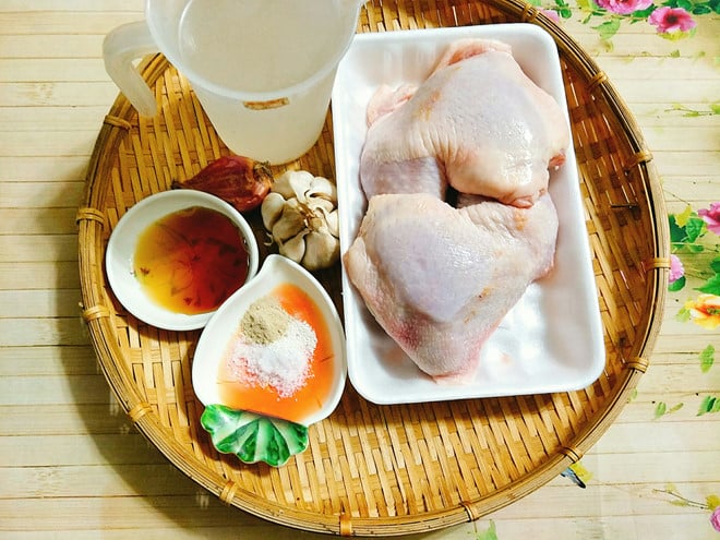 Nguyên liệu của món gà om nước dừa