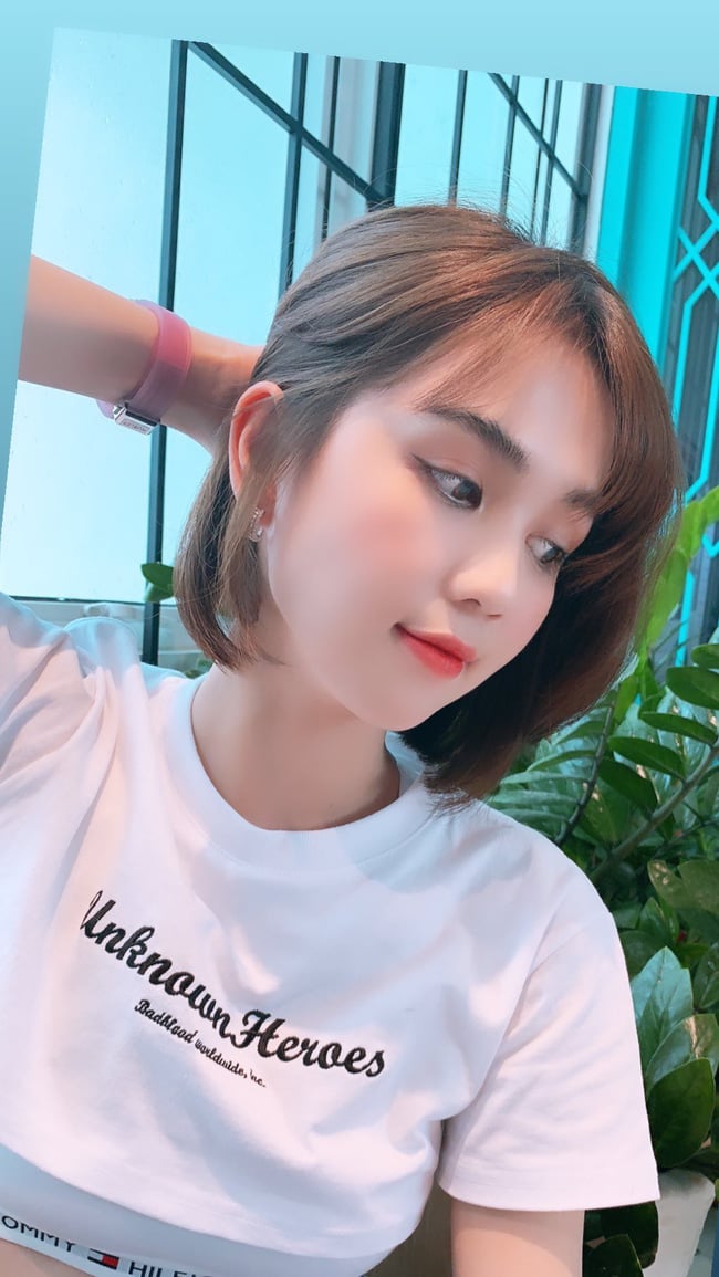 Với Shbet123 Link Vào ShBet Mới Nhất ngắn ngang cằm, mái bằng lưa thưa khiến 
