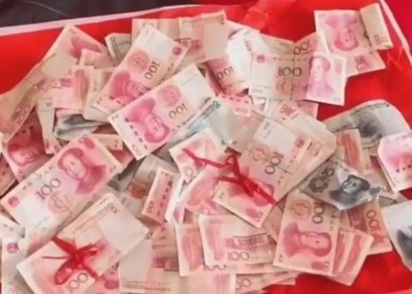 Số tiền mà cặp đôi nhận được từ họ hàng nhà chú rể.