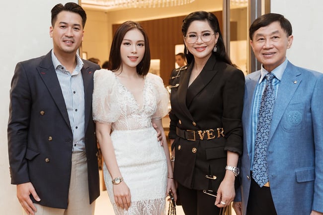 Linh Rin đã chia sẻ khoảnh khắc cô gặp gỡ bố mẹ của bạn trai Phillip Nguyễn.