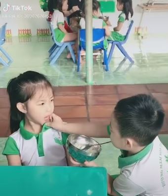 Hình ảnh khiến ai nấy đều thích thú. 