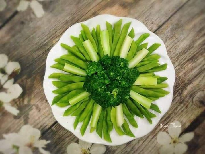 Đỗ và bông cải xanh luộc.