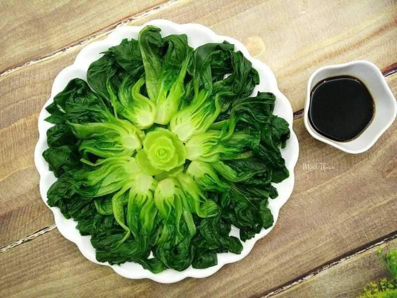 Cải chíp luộc chấm nước tương.
