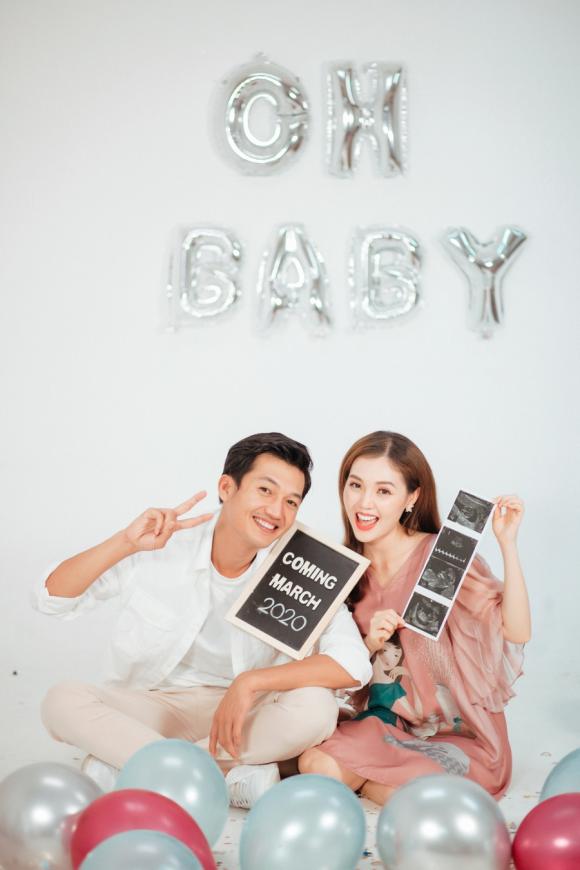 Năm nay là năm may mắn của Quang Tuấn khi gặt hái thành công với phim điện ảnh “Thất sơn tâm linh” lại được lên chức làm cha.