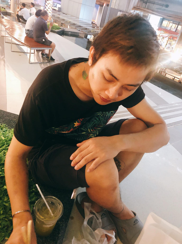 Hình ảnh xuề xoà hết mức của Hoài Lâm đã làm nhiều người vô cùng bất ngờ.    