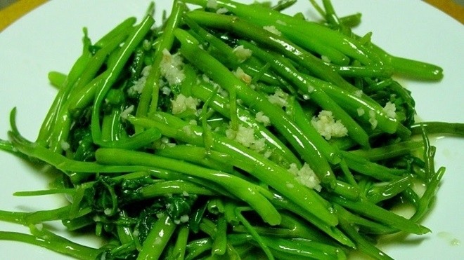 Không ăn rau muống khi có vết thương