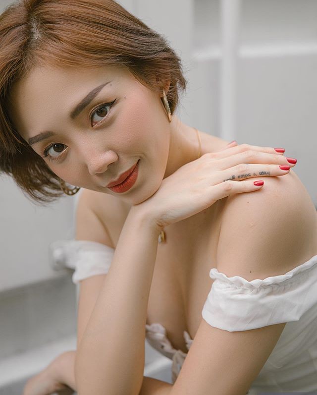 Cách đây vài giờ, trên trang cá nhân, Tóc Tiên vừa đăng tải loạt ảnh mới. Trong những hình ảnh được đăng tải, nữ ca sĩ lựa chọn Shbet999 com đăng nhập đơn giản kết hợp lớp trang điểm nhẹ nhàng đã giúp Tóc Tiên gặt hái được nhiều lời khen từ cộng đồng mạng.    