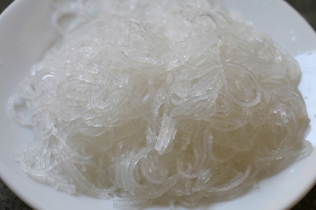 Chọn miến ngon không nên trắng quá