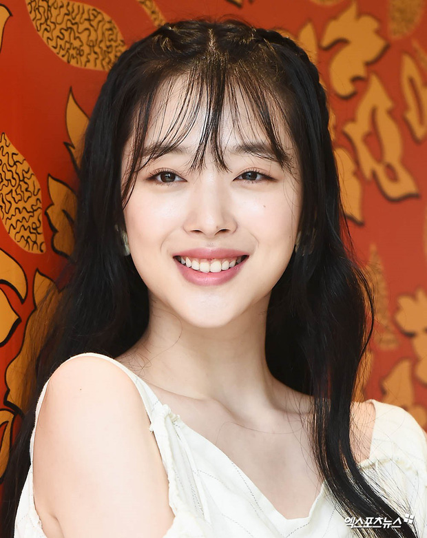 sulli-gay-bao-voi-hinh-anh-xinh-nhu-thien-than-trong-su-kien-moi-21c5d1-15710495372461749371925