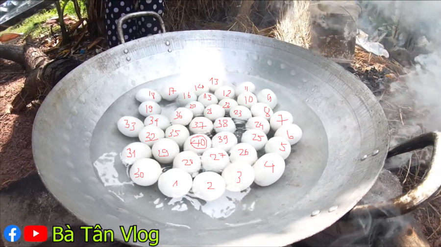 Bà Tân Vlog bị tố gian dối trong clip nấu món cháo yến.