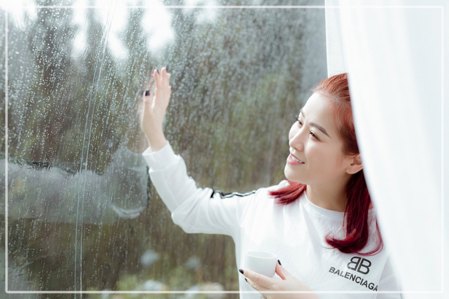 dien-vien-hai-hai-ngoai-kieu-linh-he-lo-cuoc-song-gian-di-dang-sau-anh-den-san-khau-4c387d (1)