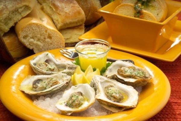Hải sản không ăn với hoa quả