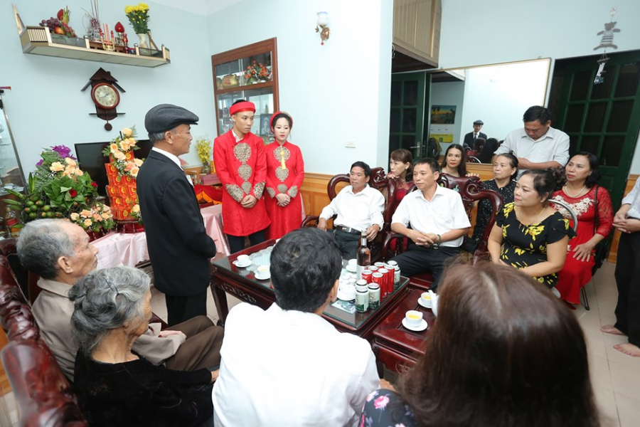 Cuối cùng thì họ nhà trai cũng đến được nhà gái.