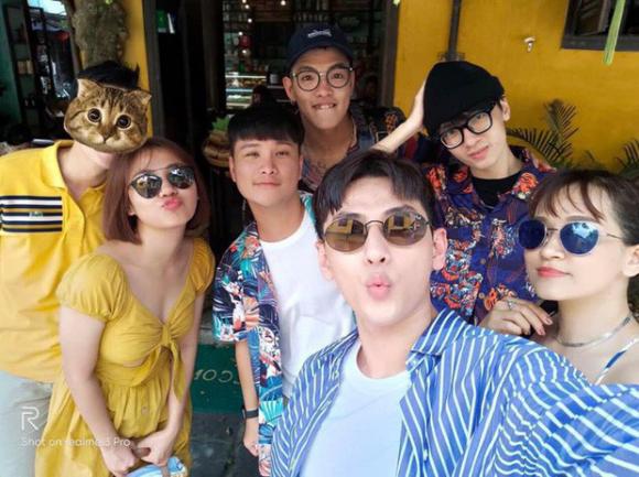 Văn Mai Hương dùng icon che mặt người yêu.