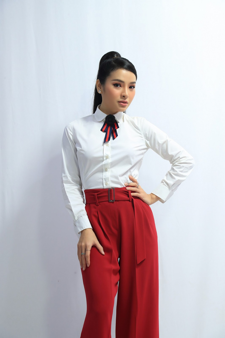 phuong-trinh-jolie-tu-choi-di-an-toi-gia-20000-do-voi-dai-gia-vi-so-bi-goi-la-gai-nganh-b1076d
