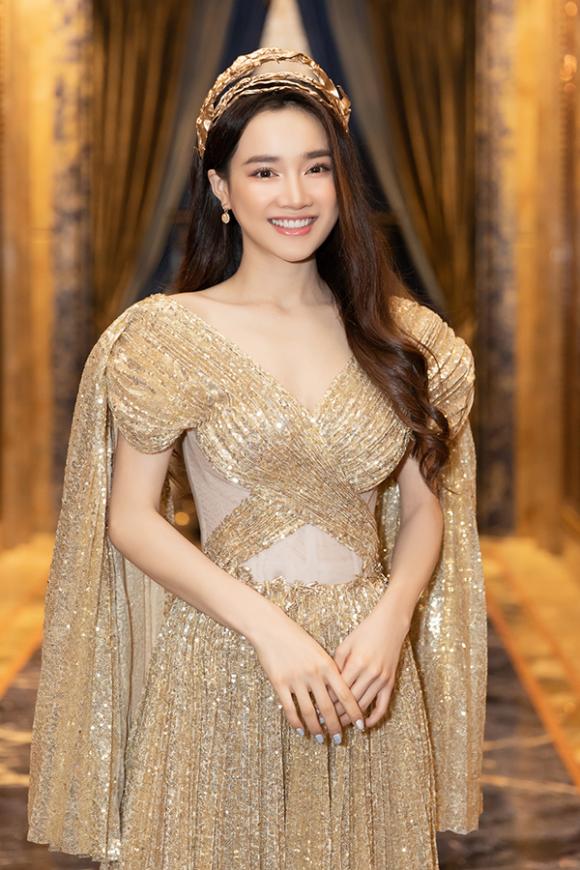 Nhan sắc kiêu sa và thanh tú của Nhã Phương cùng phong cách thời trang tinh tế khiến cô hoá nữ thần trên thảm đỏ.  