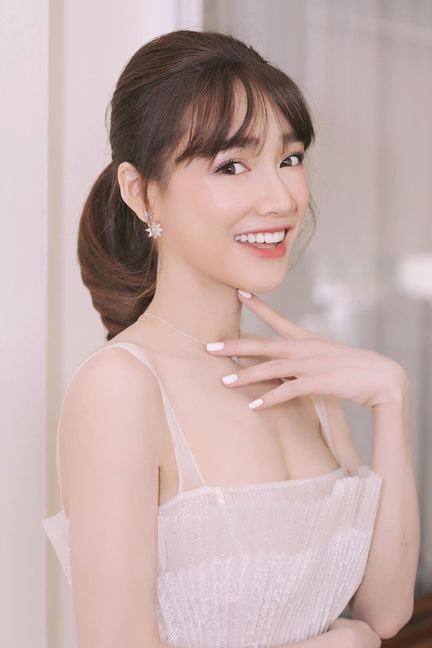 Cận cảnh nhan sắc xinh đẹp của Nhã Phương khi xuất hiện tại một sự kiện trước đó.