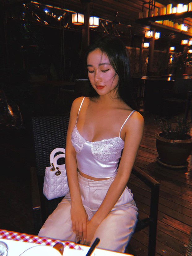 Khuôn mặt có phần khác lạ của nữ diễn viên khiến nhiều người cho rằng cô vừa Shbet888 tiền thưởng cực khủng thẩm mỹ.