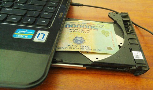 Ổ đĩa laptop là một nơi cất tiền tuyệt vời.