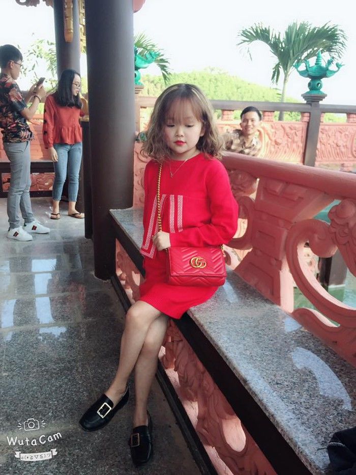 Cô bé hạt tiêu 19 tuổi đã là chủ của một shop quần áo.