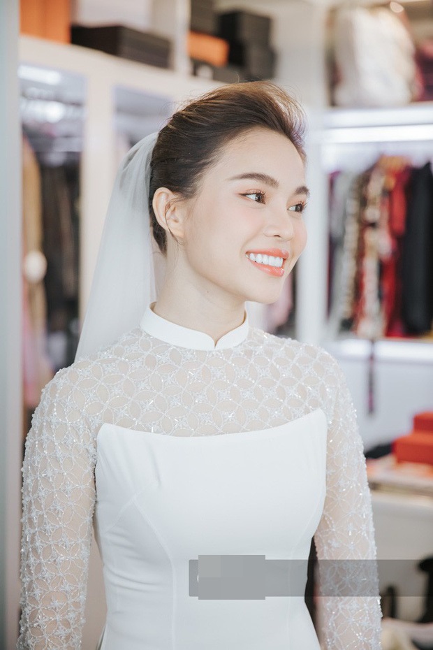 Trải qua 3 ngày kể từ khi đám hỏi giữa Giang Hồng Ngọc và người chồng doanh nhân được diễn ra, nữ ca sĩ liên tục 
