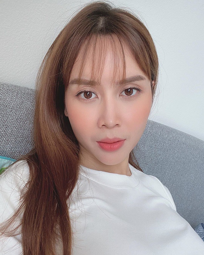 Mới đây trên trang cá nhân của mình, Lưu Hương Giang đã chia sẻ bức ảnh mới nhất nhân dịp lễ 20/10. Không những thế, dòng chia sẻ của Lưu Hương Giang cũng nhanh chóng nhận được nhiều sự chú ý. Cô tỏ ra không mấy được vui. Cụ thể Lưu Hương Giang viết: 