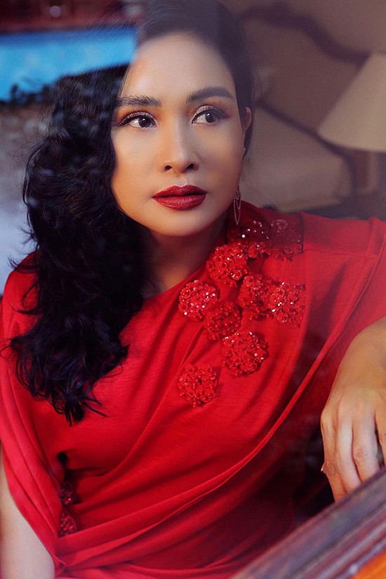 Có mặt tại buổi giới thiệu liveshow Tiền Duyên của nhạc sĩ Nguyễn Vĩnh Tiến, Thanh Lam vẫn khiến nhiều người trầm trồ bởi nhan sắc tươi trẻ ở tuổi 50. Chị phủ nhận chuyện lạm dụng Shbet888 tiền thưởng cực khủng thẩm mỹ để níu kéo thanh xuân. Khi được hỏi về người đàn ông đứng sau vẻ đẹp rực rỡ đó, “người đàn bà hát” bảo, chị đang độc thân. “Đã lâu rồi tôi không yêu người đàn ông nào cả. Phần lớn thời gian, tôi dành cho những niềm vui của bản thân”, Thanh Lam nói.    