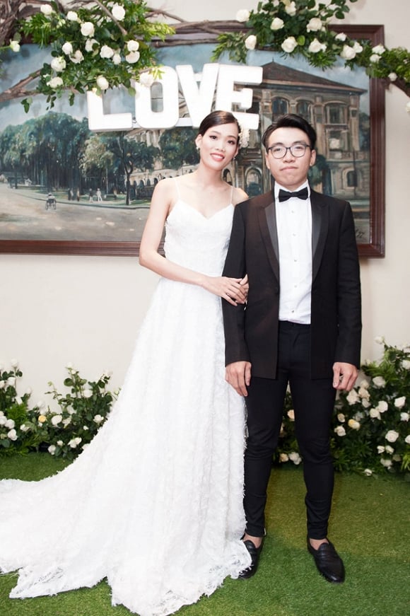 Nguyễn Hợp Next Top và chồng trong Quatrian shbet hiện đang mở.  