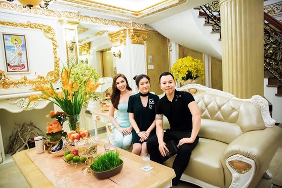 Nội thất bên trong được thiết kế theo phong cách hoàng gia sang trọng.