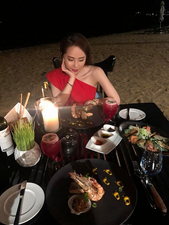 viet-anh-thuong-thuc-bua-toi-lang-man-ben-quynh-nga-sau-nghi-an-tinh-cam-8e032a