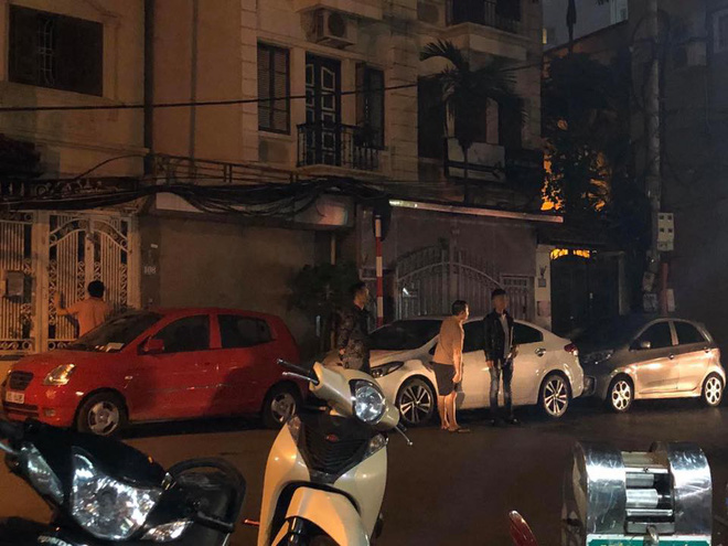 Đỗ xe chắn cửa nhà người khác, thanh niên nhận cái kết đắng.
