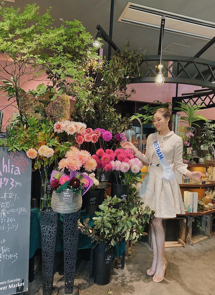 Nàng Á Hậu đến từ Hà Nội sở hữu chiều cao 1,71 m và số đo hình thể là 82 - 62 - 95 cm