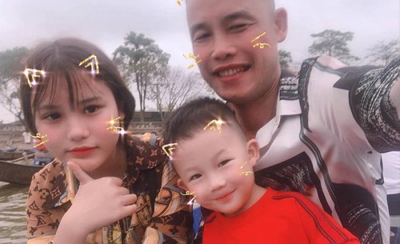 Hiệp Gà và 2 con của 2 người vợ khác nhau.