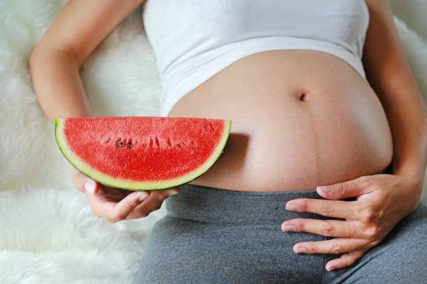 Mẹ bầu ăn dưa hấu giảm ốm nghén