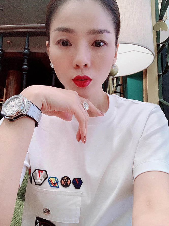 nghien-kim-cuong-nhu-le-quyen-om-mat-vi-dau-rang-nhan-the-khoe-luon-nhan-lap-lanh-tien-ty-1b5bb5