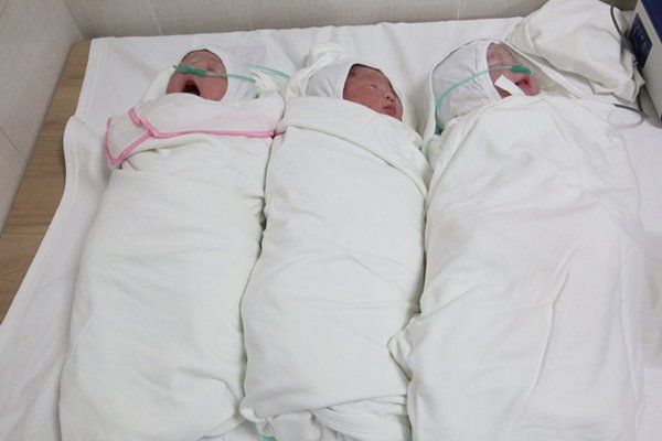 3 bé gái chào đời khỏe mạnh và bụ bẫm.
