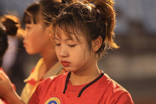 Nữ cầu thủ đang khiến bao người xao xuyến.